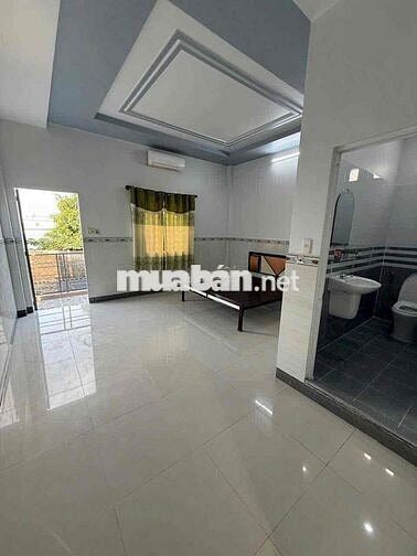 Nhà lầu 5x24m hẻm Nguyễn Văn Cừ - Sân đậu ô tô