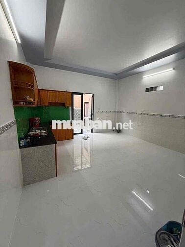 Nhà lầu 5x24m hẻm Nguyễn Văn Cừ - Sân đậu ô tô