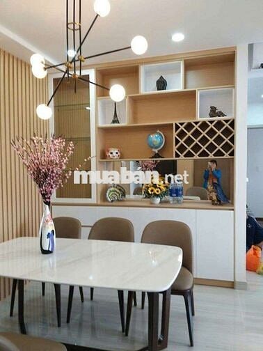 Wilton gần cầu Sài Gòn 3pn như hình 21 triệu. Căn 2pn giá 18 triệu.