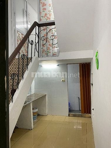 Cho Thuê nhà 2.5 tầng phố Bạch Mai (Đối diện TTTM chợ Mơ)