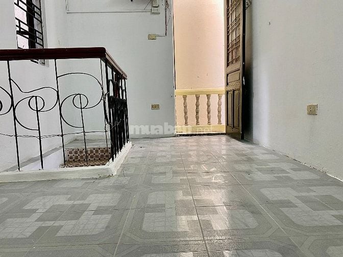 Cho Thuê nhà 2.5 tầng phố Bạch Mai (Đối diện TTTM chợ Mơ)