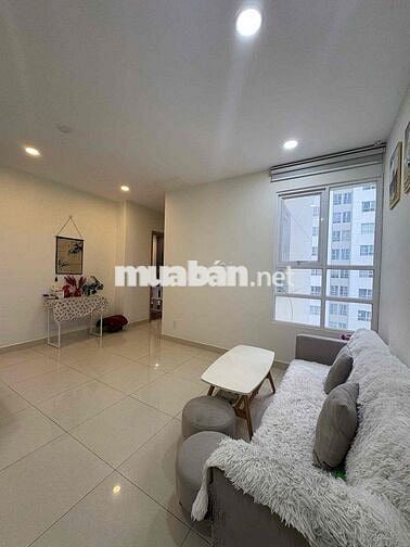 Cho thuê căn hộ đầy đủ nội thất. Nhà đang trống chuyển vào ở ngay.