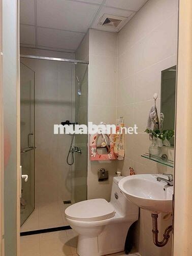 Cho thuê căn hộ đầy đủ nội thất. Nhà đang trống chuyển vào ở ngay.