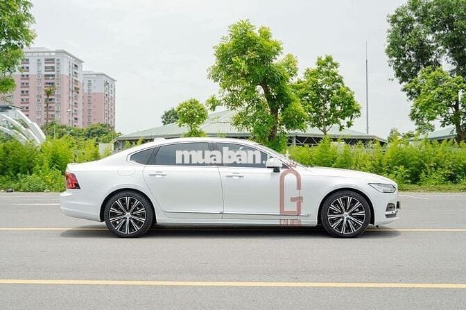 Volvo S90 2025 LWB Ultimate B6 AWD - 300 km