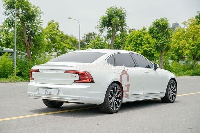 Volvo S90 2025 LWB Ultimate B6 AWD - 300 km