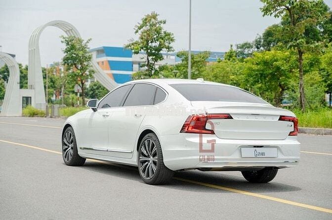 Volvo S90 2025 LWB Ultimate B6 AWD - 300 km