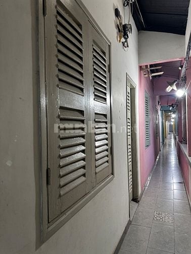 Nhà trần cao 3.8m làm studio chụp hình, shop thời trang, văn phòng