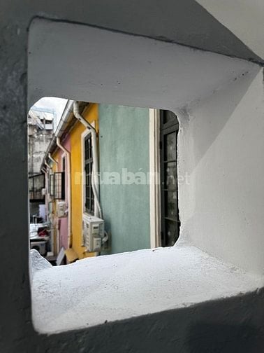 Nhà trần cao 3.8m làm studio chụp hình, shop thời trang, văn phòng
