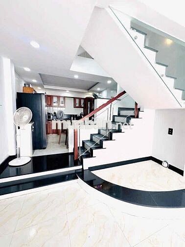 NHÀ 3 TẦNG SÁT PHẠM VĂN ĐỒNG - ĐỐI DIỆN GIGAMAL- XE HƠI ĐỖ CỬA CHỈ 5.x