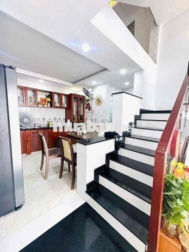 NHÀ 3 TẦNG SÁT PHẠM VĂN ĐỒNG - ĐỐI DIỆN GIGAMAL- XE HƠI ĐỖ CỬA CHỈ 5.x