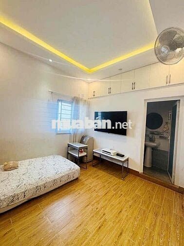 NHÀ 3 TẦNG SÁT PHẠM VĂN ĐỒNG - ĐỐI DIỆN GIGAMAL- XE HƠI ĐỖ CỬA CHỈ 5.x