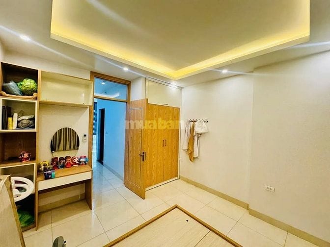 Bán nhà Hoàng Cầu, 45m2, khu phân lô, gần hồ, ngõ thông, ô tô đỗ cửa