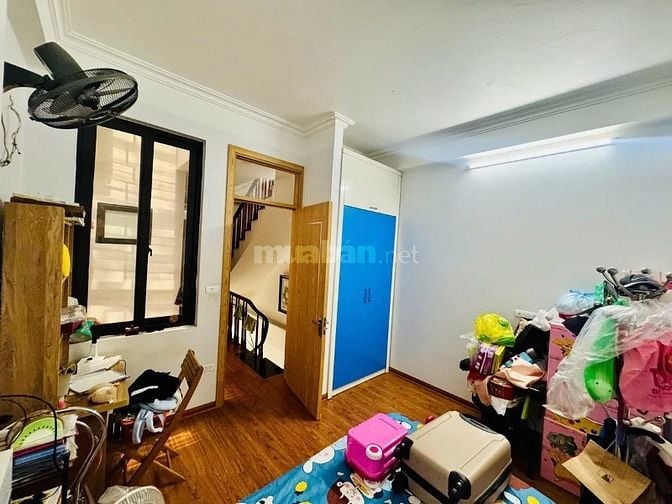Bán nhà Hoàng Cầu, 45m2, khu phân lô, gần hồ, ngõ thông, ô tô đỗ cửa