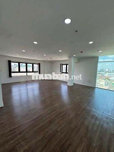 Cho thuê VP 65m2 MT Nguyễn Hữu Cầu có sẵn 10 bộ bàn ghế vào làm ngay