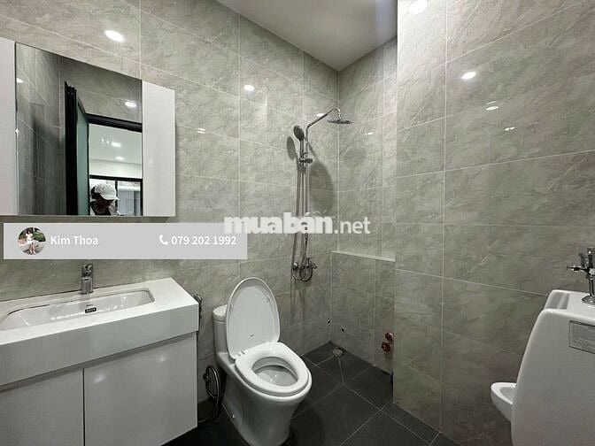 Văn phòng 85m2 ngăn 2 phòng, có thang máy máy lạnh hầm xe. Giá 12,5 tr