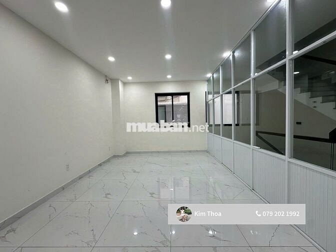 Văn phòng 85m2 ngăn 2 phòng, có thang máy máy lạnh hầm xe. Giá 12,5 tr