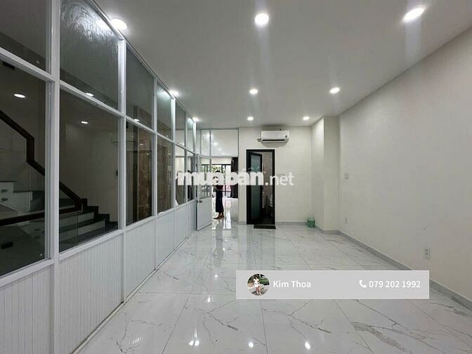 Văn phòng 85m2 ngăn 2 phòng, có thang máy máy lạnh hầm xe. Giá 12,5 tr