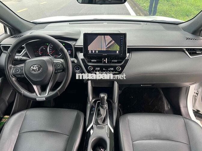 Toyota Corolla Cross 1.8V màu trắng 2022 giá giảm