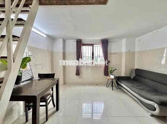 Phòng Gác Cao Full Nội Thất Cửa Sổ Trời Giá Rẻ Gần Lotte Quận 7