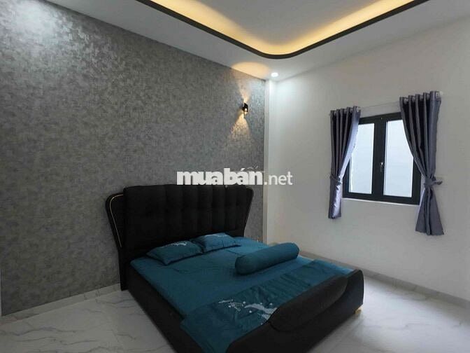 Nhà 1 trệt 2 lầu SHR đối diện công viên