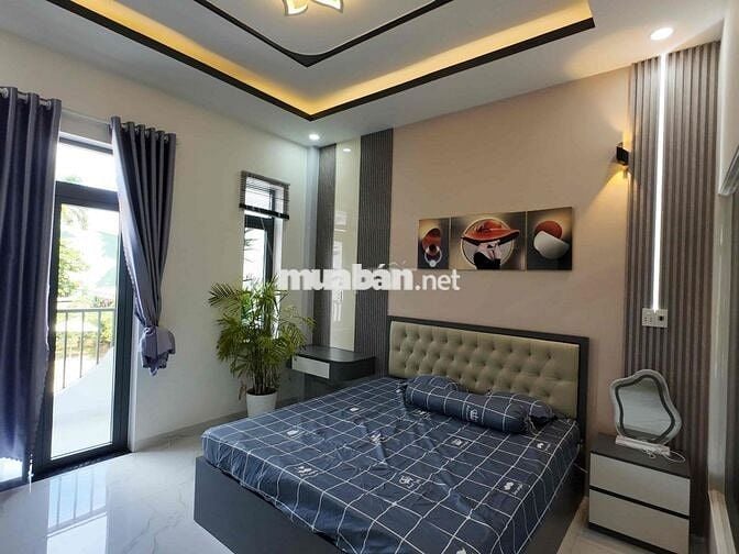 Nhà 1 trệt 2 lầu SHR đối diện công viên