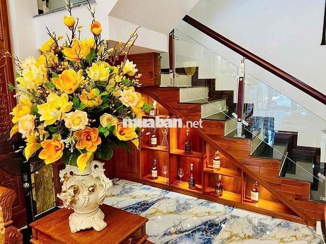 Chính chủ bán nhà Mặt Tiền Nguyễn Hiền