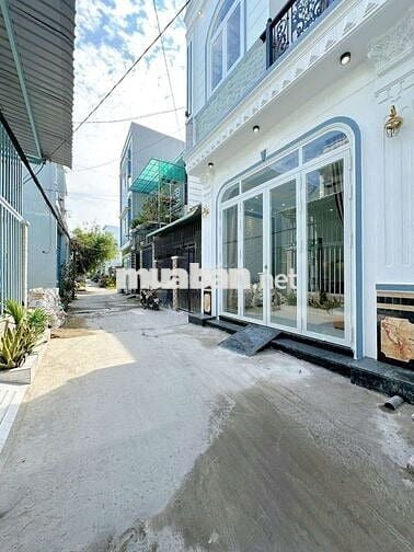 NHÀ TRỆT LẦU  - HẺM 876, TRẦN NAM PHÚ