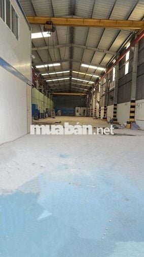Xưởng Thuận An 700m nền epoxy đường cont điện 400kva sẵn 2 cẩu trục