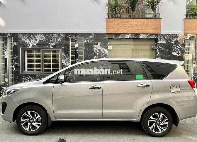 Toyota Innova 2022 E 2.0 MT - 68000 km