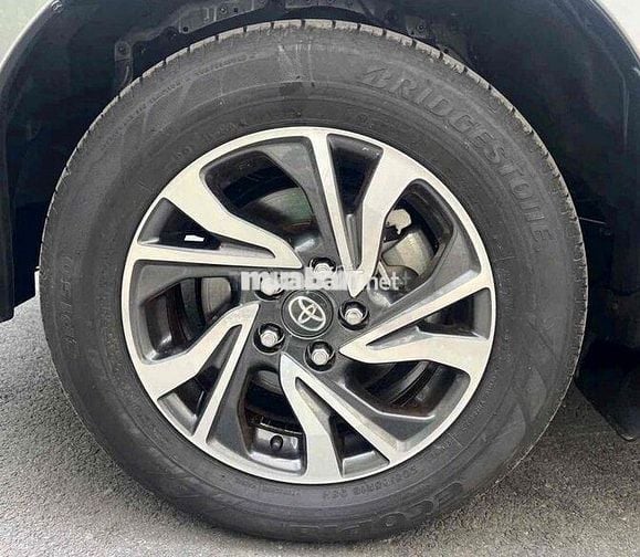Toyota Innova 2022 E 2.0 MT - 68000 km