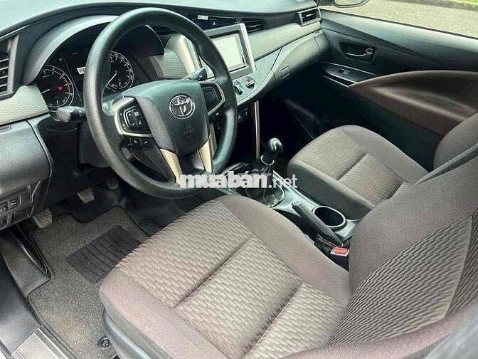 Toyota Innova 2022 E 2.0 MT - 68000 km