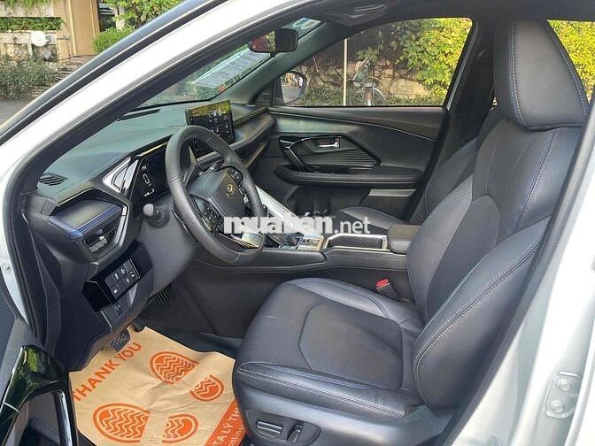 Toyota Yaris Cross 1.5D CVT 2024 xe hãng bán