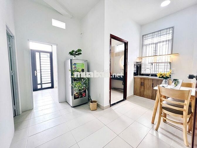 TRỐNG LẠI CĂN 2PN-1PK-1WC-BAN CÔNG-FULL NỘI THẤT TẠI NGÃ 5 ĐÀI LIỆT SĨ