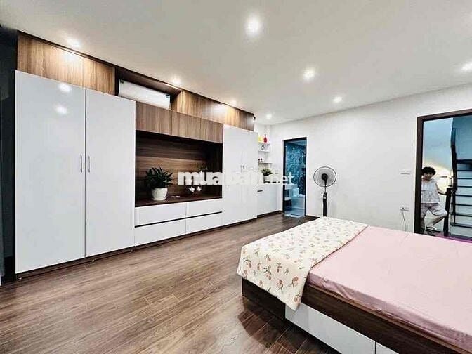 Nhà đẹp Nguyễn Văn Huyên- 45m2,mt4.2mx5 tầng chỉ 11.25tỷ ô tô đỗ cổng