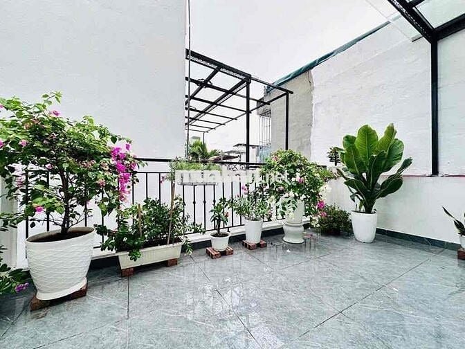 Nhà đẹp Nguyễn Văn Huyên- 45m2,mt4.2mx5 tầng chỉ 11.25tỷ ô tô đỗ cổng
