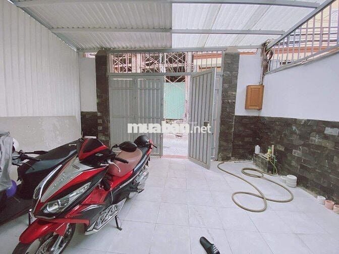 Bán Gấp nhà đường Quốc Lộ 13 -100m² (5.4m x 19m) Hẻm xe hơi -Nhỉnh 9tỷ
