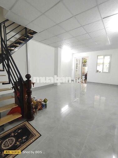 Nhà 2 tầng hẻm xe hơi 10tr/ tháng