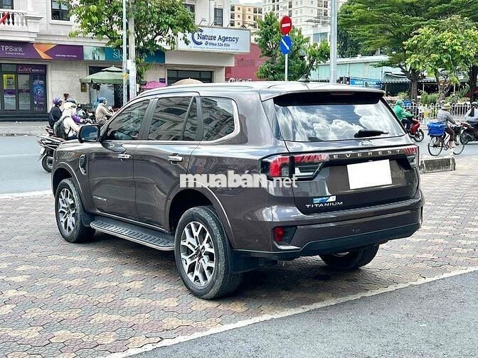 Everest Titanium 2024 4x4 - 31.000km -  VAT Cao