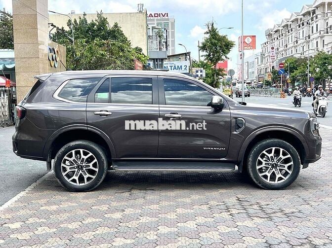 Everest Titanium 2024 4x4 - 31.000km -  VAT Cao