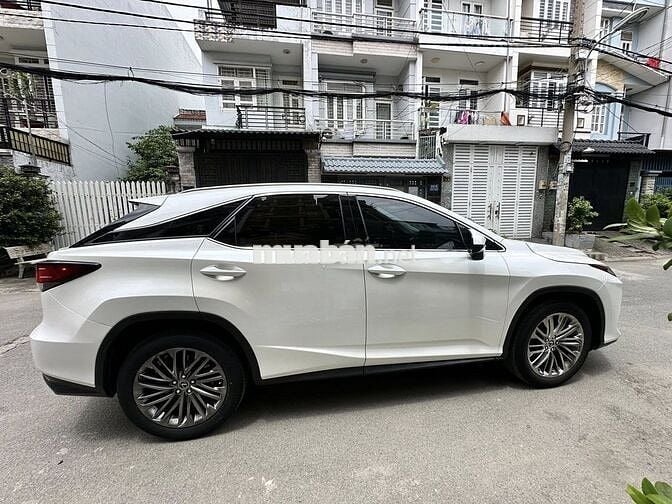 Lexus RX 2022 300 - 29000 km . Anh chị qt alo em