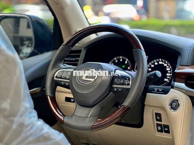 Lexus LX570 Trung Đông 2016