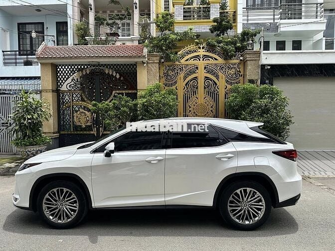 Lexus RX 2022 300 - 29000 km . Anh chị qt alo em