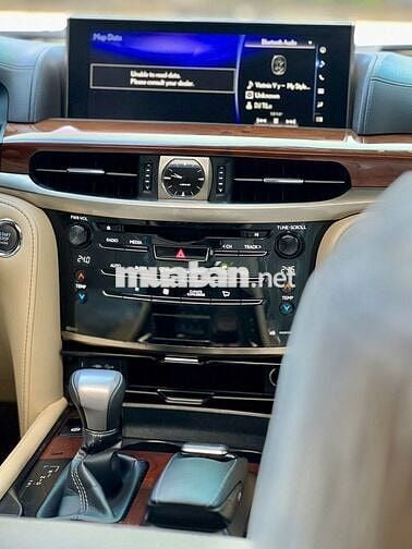 Lexus LX570 Trung Đông 2016