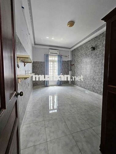 Cho thuê nhà 2 lầu 4p ngủ. Có sân thượng trồng rau