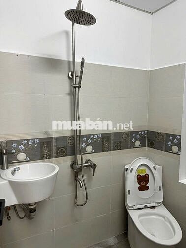 Bán nhà khu chợ gần trường học hẻm xe hơi thông tứ phía