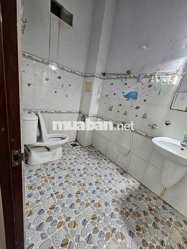 Cho thuê nhà 2 lầu 4p ngủ. Có sân thượng trồng rau