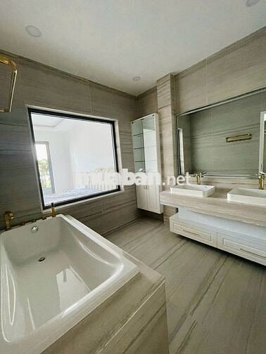 CỰC HOT Q3! Thuê nhà 100C Cao Thắng Quận 3. Nhà Mới , DTSD 400m2