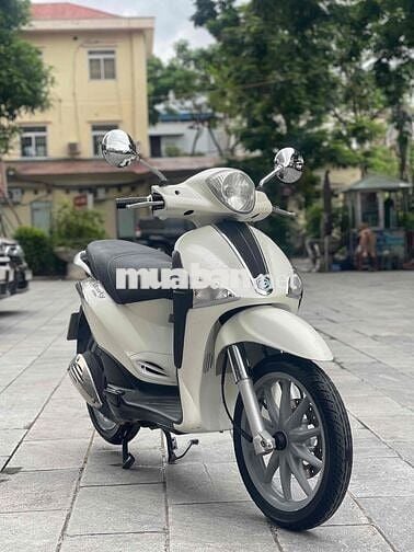 Liberty 125 ie 2012 màu trắng xe đẹp