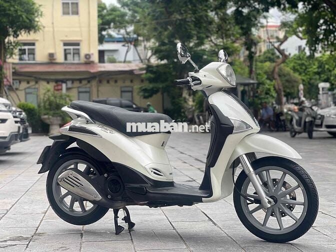 Liberty 125 ie 2012 màu trắng xe đẹp