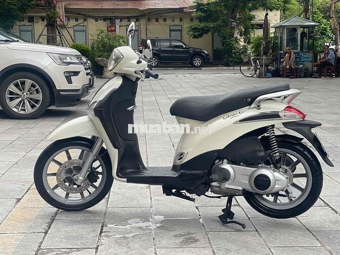 Liberty 125 ie 2012 màu trắng xe đẹp
